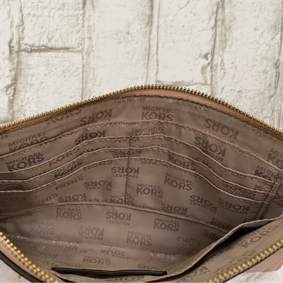 Michael Kors Blush Pink Nude Beige Large Zip Clutch Wallet Wristlet - Picture 6 of 9